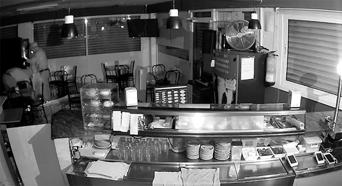 Detinguts a Gavà tres homes especialitzats en robatoris amb força a bars